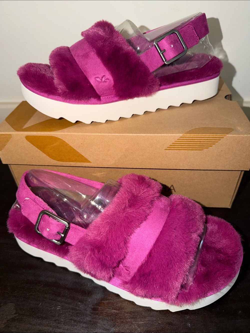 New Koolaburra by Ugg Fuzz’d Out Slipper Sandals size 8 Fuchsia